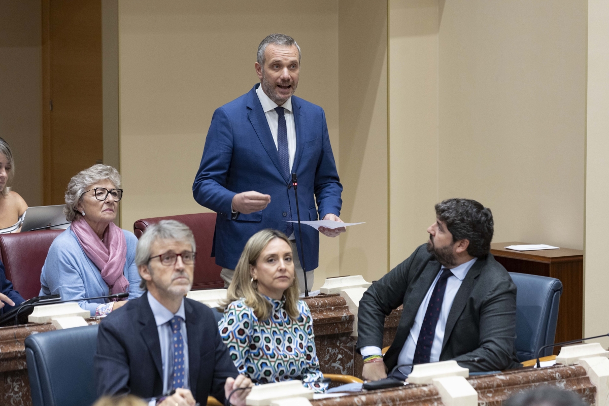 Segado llevará el modelo de vivienda asequible de la Región a la interparlamentaria del PP en La Coruña