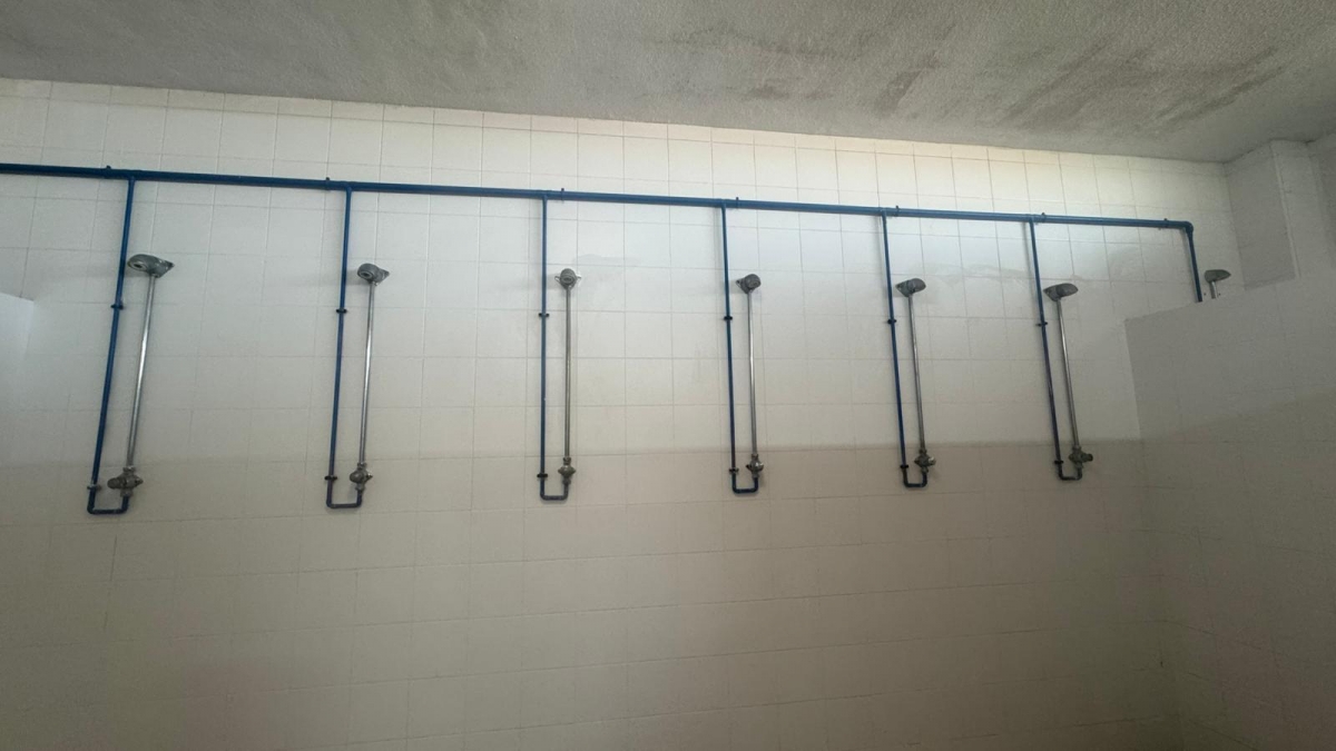 El Grupo Socialista de Cartagena alerta del deterioro del pabellón Juan Sáez, ofrecido a vecinos de Los Alcázares tras la DANA