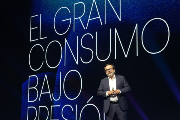 La patronal de la Distribución carga contra los políticos y les achaca la bajada de confianza de los consumidores 