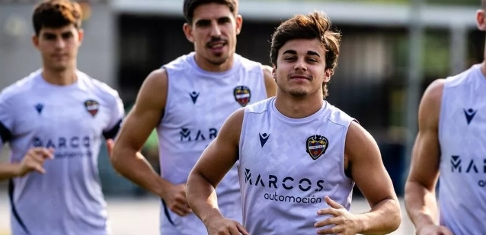 Carlos Álvarez, al margen y con trabajo específico por un esguince de tobillo