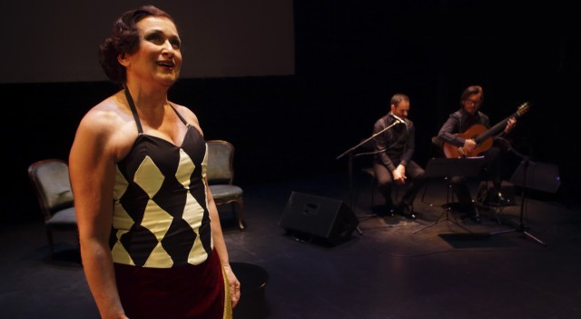 El Teatre Arniches celebra la vida y obra de la poetisa alicantina Paca Aguirre con 'Encendidas'
