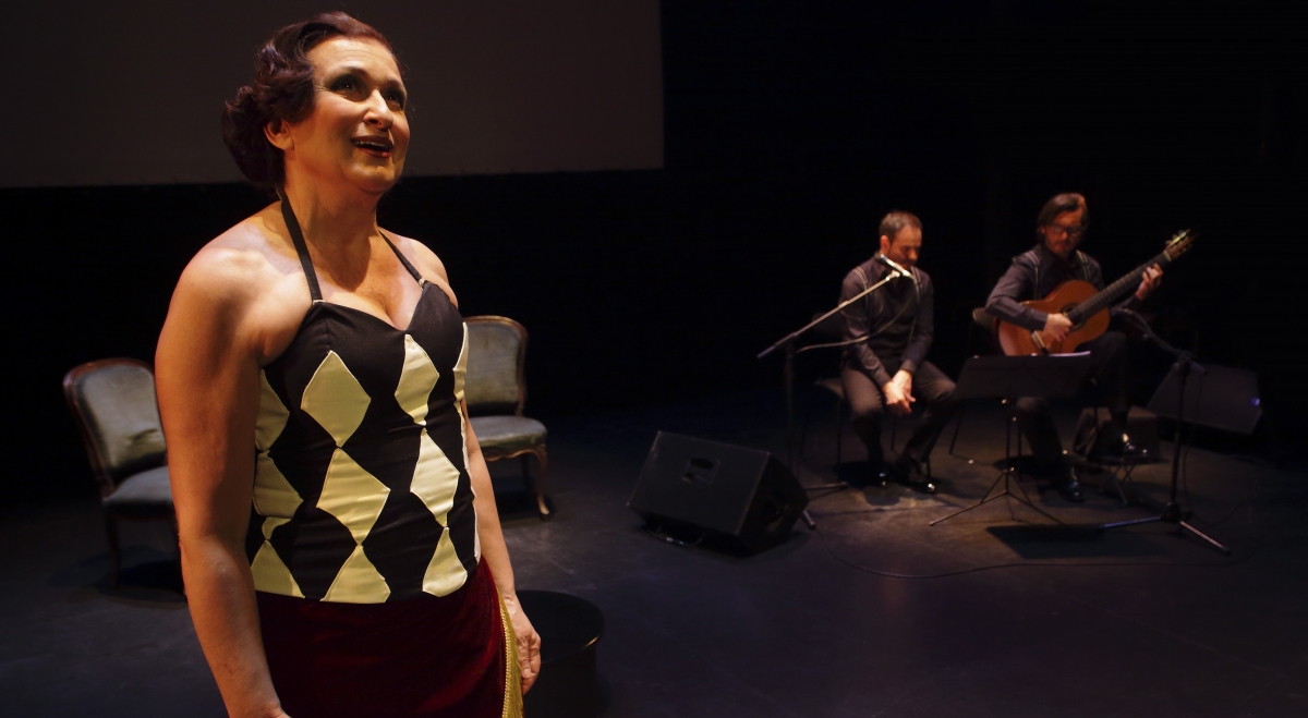 El Teatre Arniches celebra la vida y obra de la poetisa alicantina Paca Aguirre con 'Encendidas'