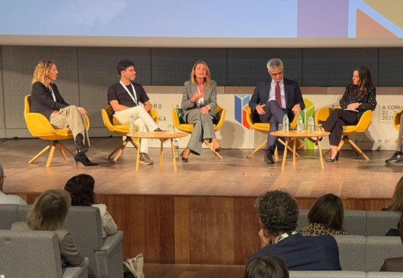 Del Plan Barrios a la construcción: Carrasco subraya en A Coruña los proyectos de Castelló en vivienda
