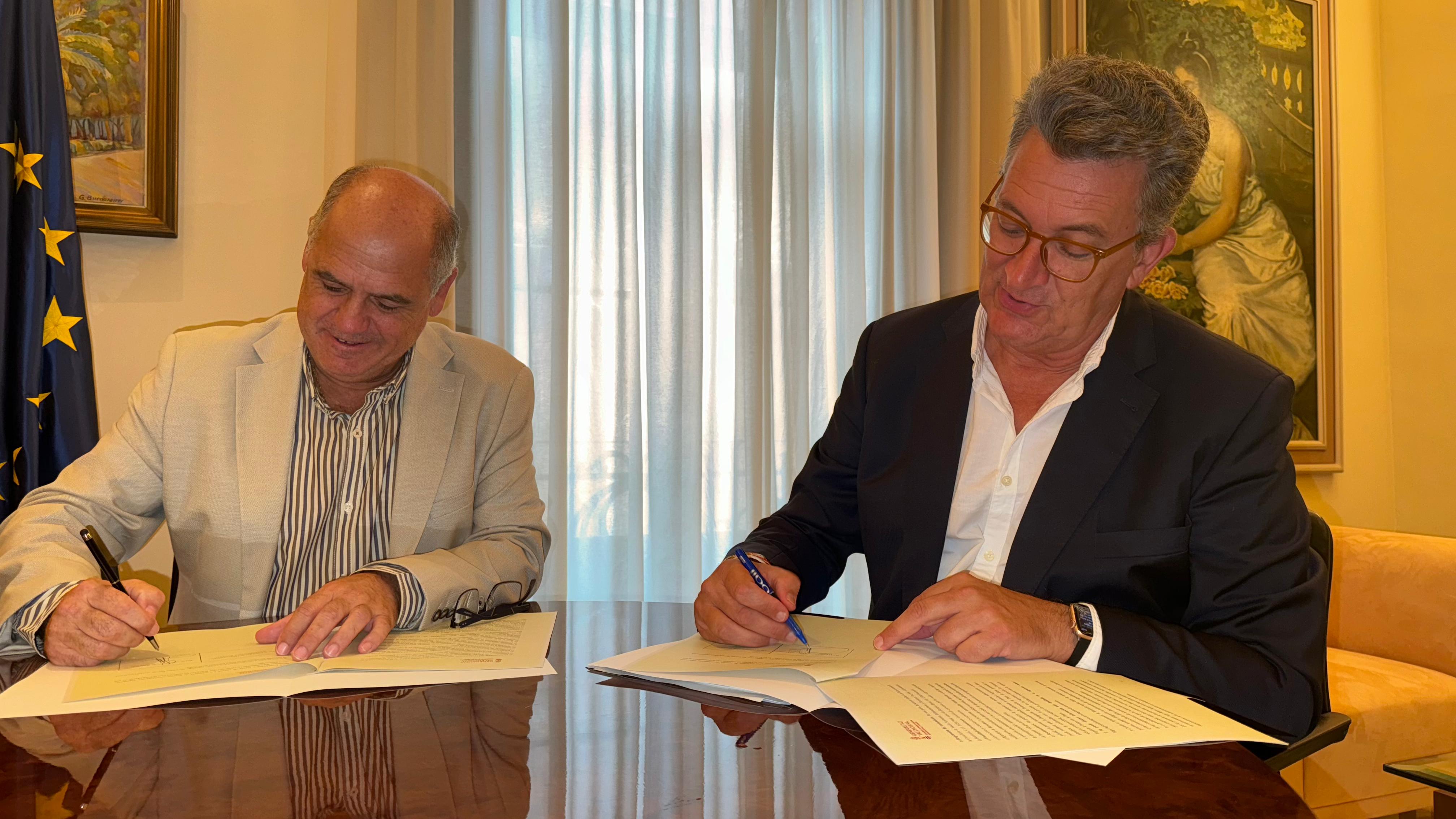 Benicarló i Medi Ambient signen un conveni per al manteniment de la Basseta del Bovalar