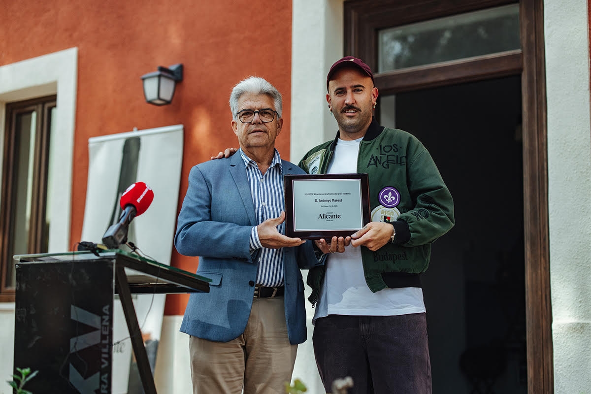 Arte y vino se fusionan en la Vendimia 2025 de Alicante con Antonyo Marest como padrino