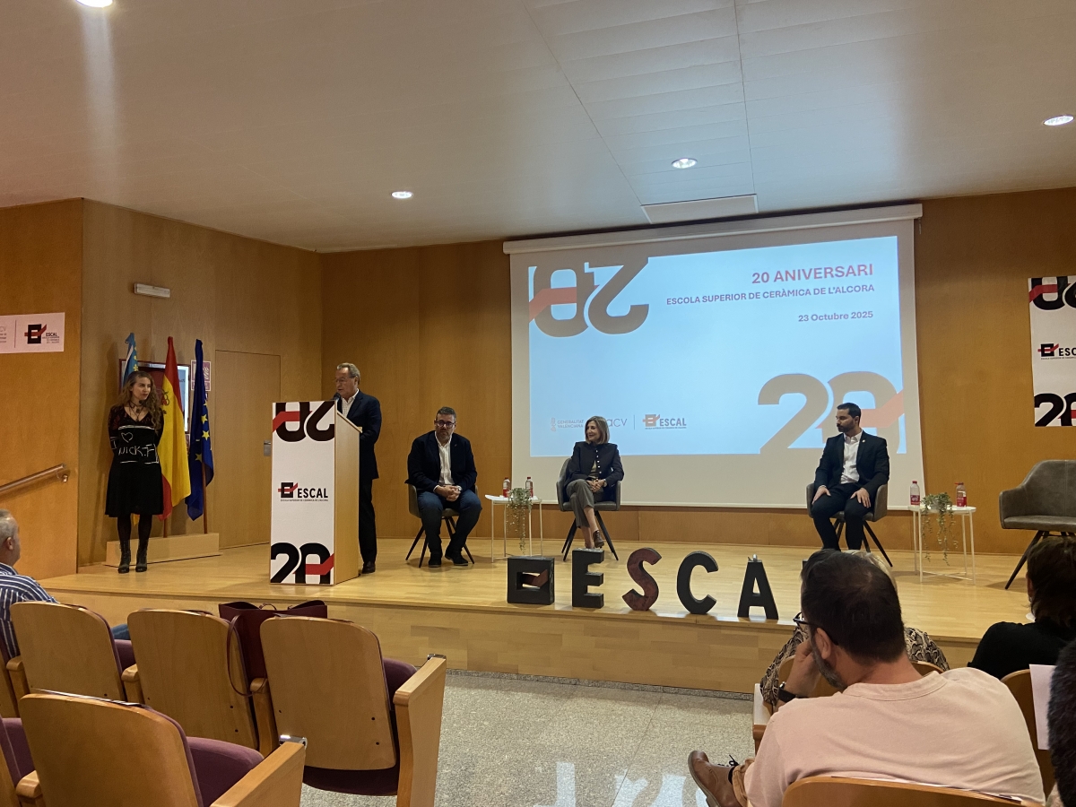 El azulejo destaca la importancia del talento joven y apuesta por la descarbonización y la digitalización