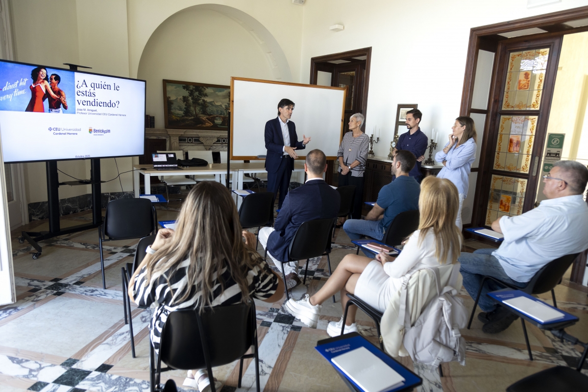 Benicàssim y el CEU dinamizan el tejido empresarial a través de formaciones gratuitas a comercios y pymes