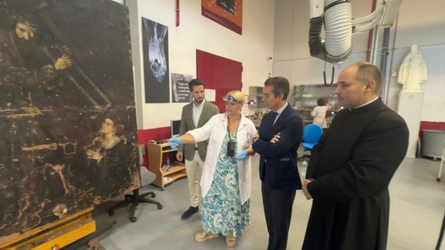 La pintura 'Nuestro Padre Jesús Nazareno con donantes' pasa por quirófano antes de exponerse en el Museo Salzillo