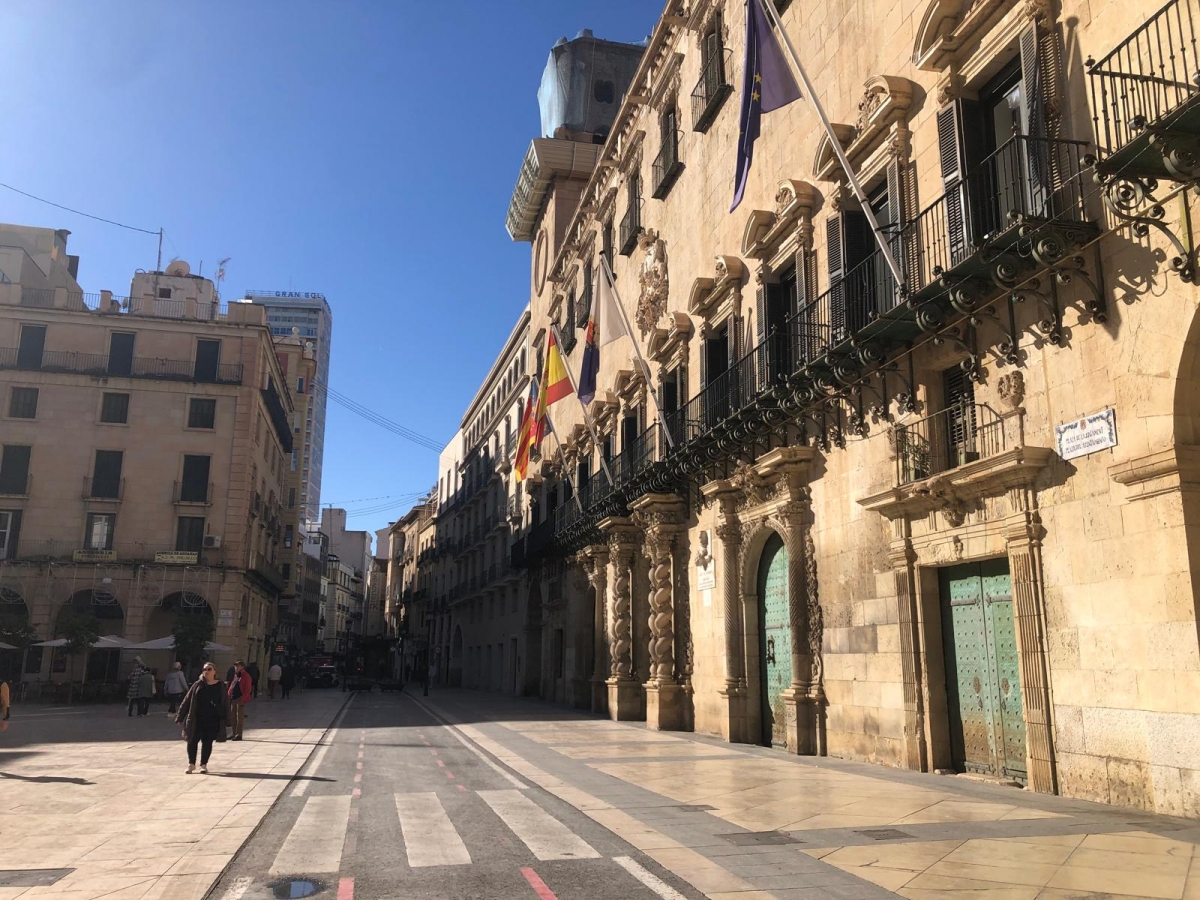Peatonalizaciones: la Plaza del Ayuntamiento de Alicante se cerrará al tráfico privado para Navidad