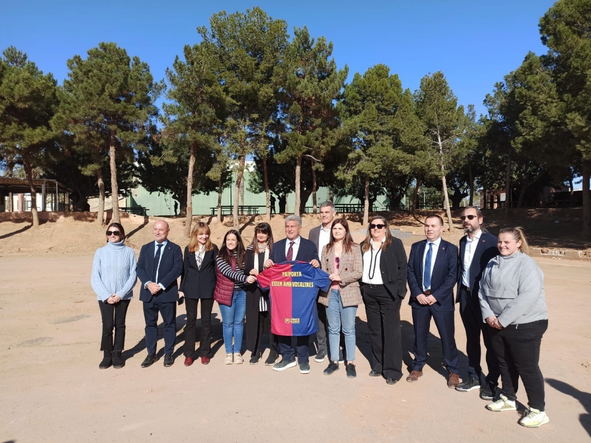 La Fundación FC Barcelona durante la reconstrucción de El Terrer. - Foto: Ayuntamiento de Paiporta. La Fundación FC Barcelona durante la reconstrucción de El Terrer.