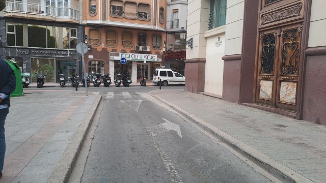 Más peatonalizaciones en Elche: vía libre para las plataformas únicas del entorno de Eres de Santa Llúcia
