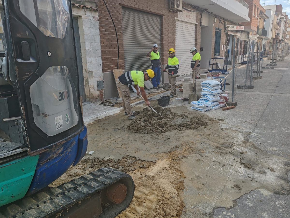Canet ultima las obras para mejorar el servicio de agua en la calle Calvario