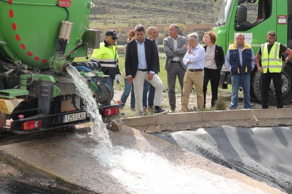 El Consell reparte 12,2 millones de litros de agua en ganaderías de Castellón para afrontar la sequía