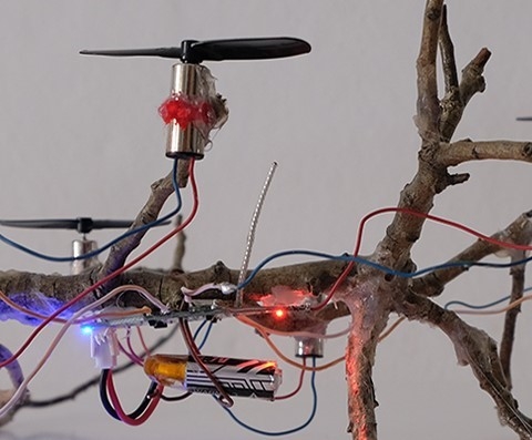 Olga Diego convierte Espacio Séneca en un hangar con su exposición 'Escuela de vuelo'