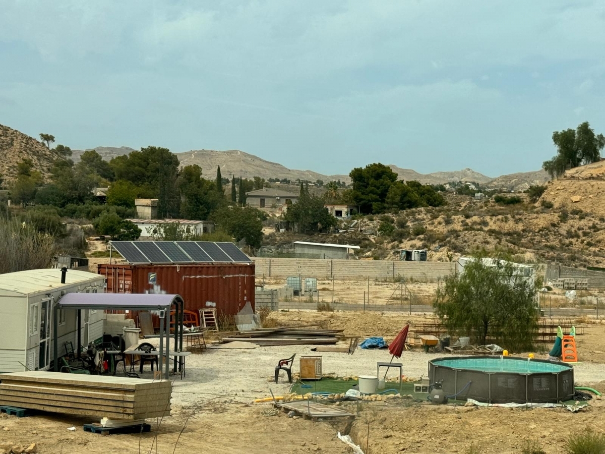 Medio Ambiente impone las primeras multas por los asentamientos alegales de las partidas de Alicante