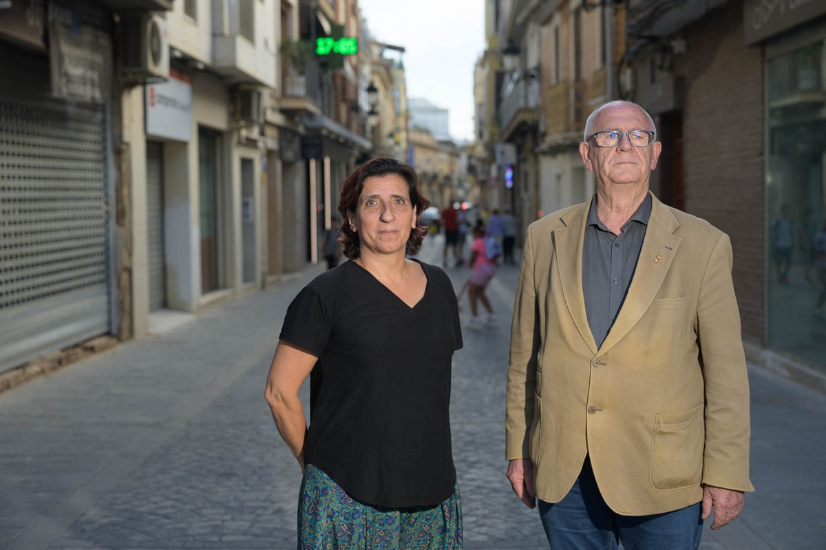 El alcalde de Paiporta, Vicent Císcar, junto a la concejala de Reconstrucción, Marian Val.