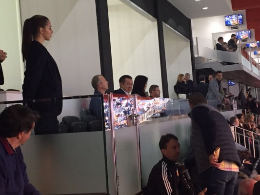 Peter Lim presencia un nuevo esperpento del Valencia en su regreso a Mestalla cuatro meses después