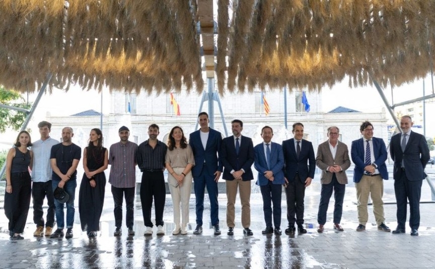 Autoridades y el equipo responsable de Espartal.