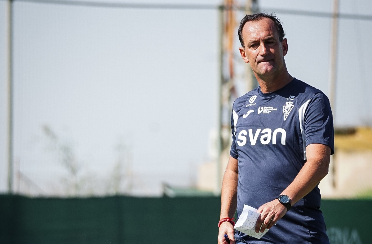 El Murcia, colista de Primera RFEF, juega en Elda envuelto en un mar de dudas