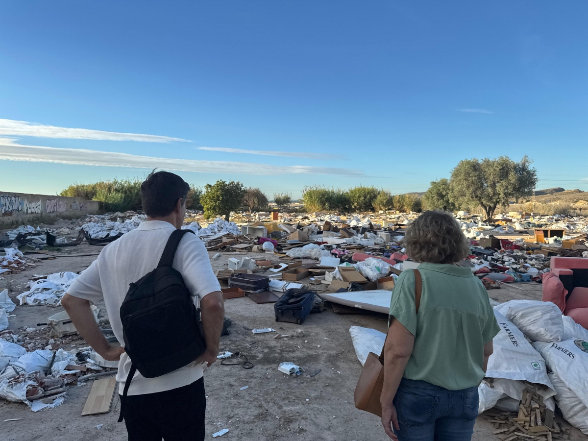 El PSOE insta a Barcala a rehabilitar las viviendas del barrio del Cementerio y a eliminar escombreras