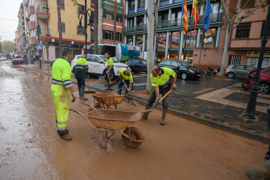 Limpieza del alcantarillado en Aldaia, afectado por la Dana. - Foto: KIKE TABERNER Limpieza del alcantarillado en Aldaia, afectado por la Dana.