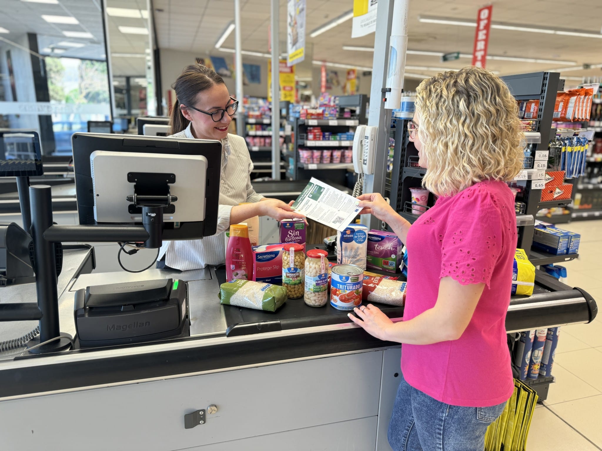 Masymas se adhiere a las 'tarjetas monedero' con las que familias vulnerables compran alimentos