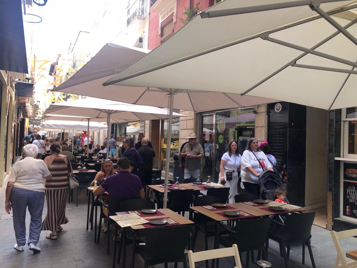 El PP de Alicante reabre el melón de las terrazas para cumplir con Vox: ¿más horas de mayo a noviembre?