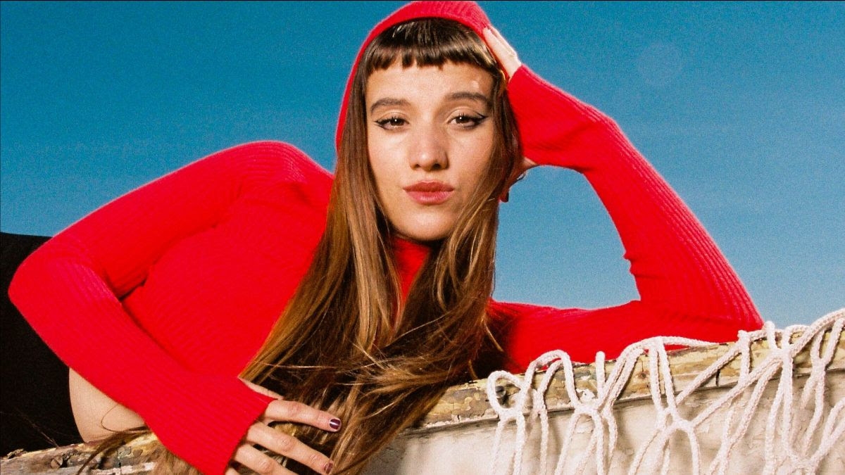 Rave, folklore y tradición: ‘La Xica’ le canta a la València más alternativa 