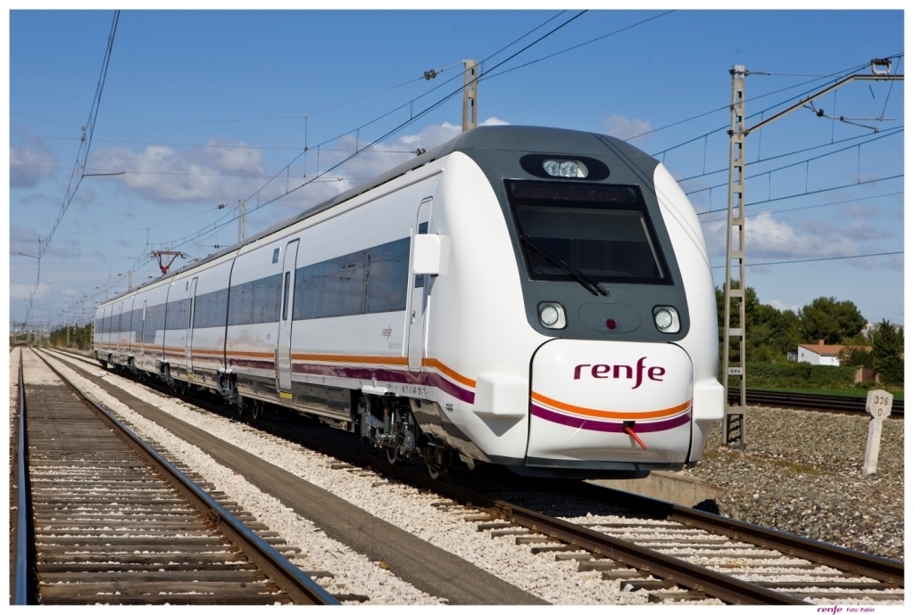 Renfe enseña al público en València los procesos de revisión y reparación de trenes