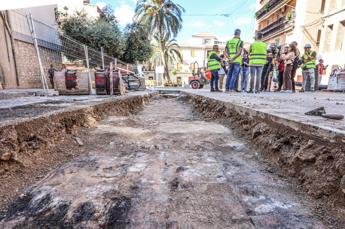Las obras del entorno de Santa Ana avanzan a buen ritmo y descubren vestigios históricos de la antigua Elda