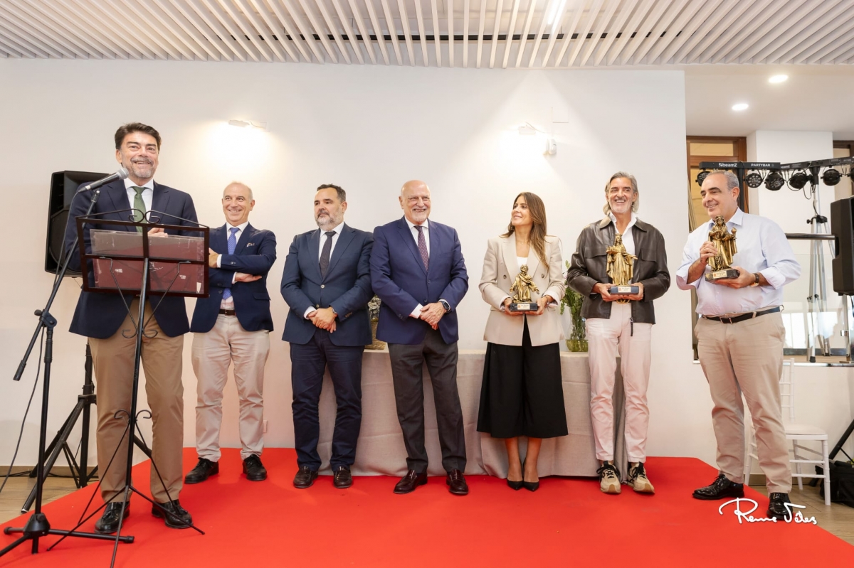 Un momento del relevo de cargos. - Un momento del relevo de cargos.