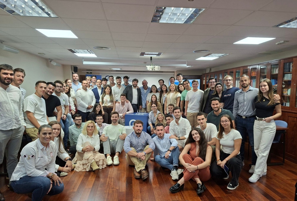 Nuevas Generaciones con López Miras y Jaime de los Santos.