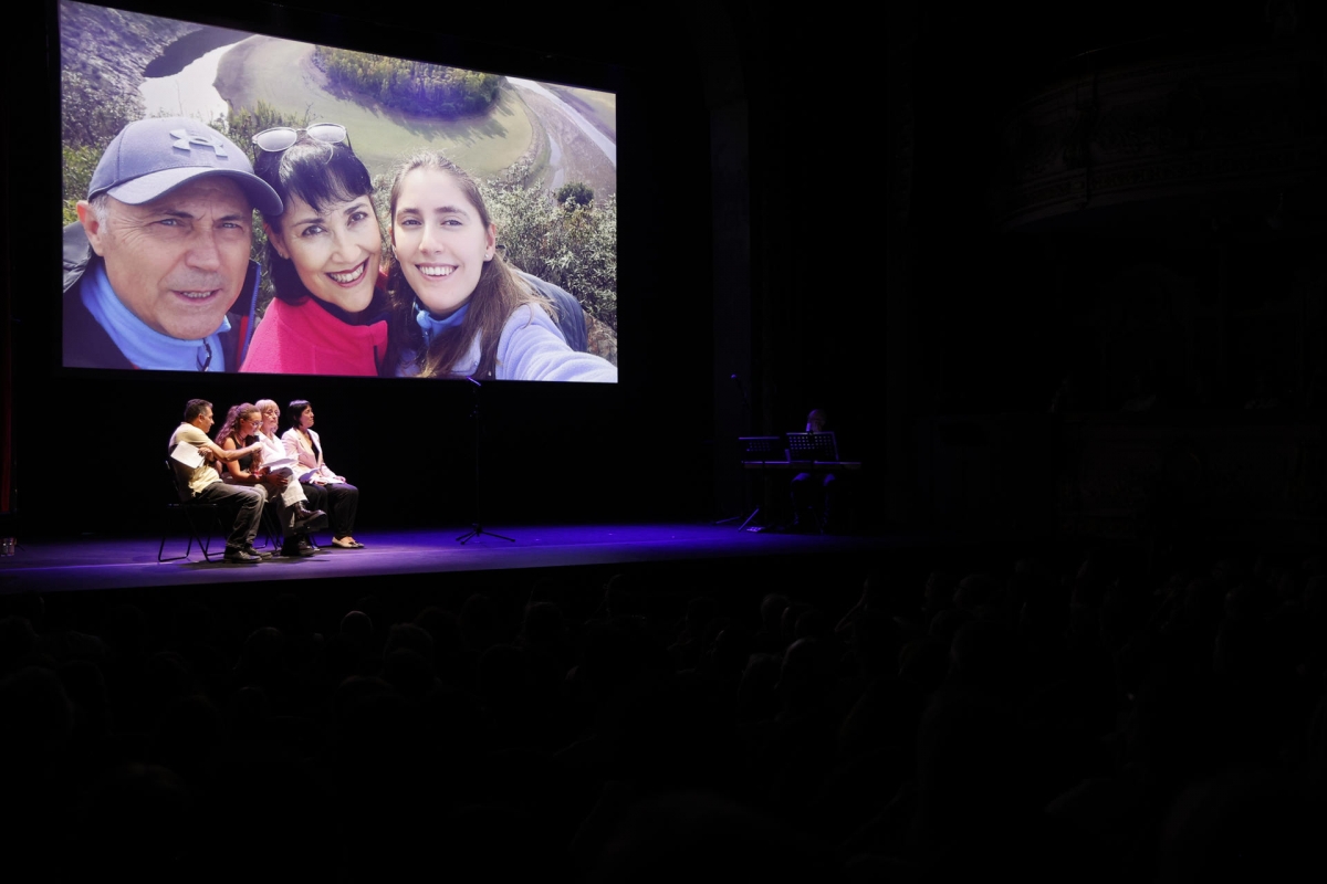 Homenaje a las víctimas de la Dana. - Foto: EFE/MANUEL BRUQUE Homenaje a las víctimas de la Dana.