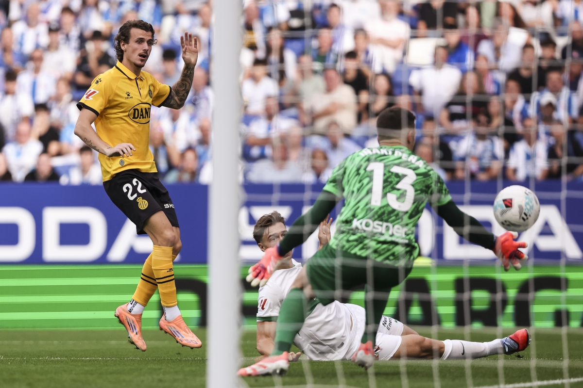 Affengruber y Peña en el gol de Romero para el Espanyol - Foto: EP