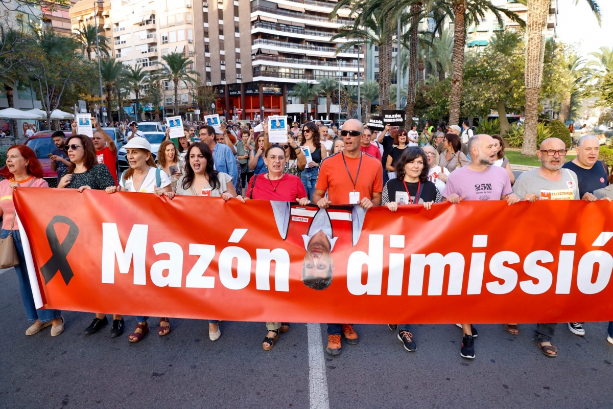 Más de 3.500 personas piden la dimisión de Mazón en Alicante en el aniversario de la Dana 