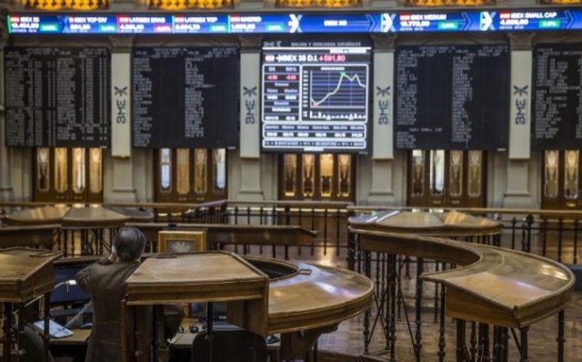 Aburrimiento en bolsa ante el carácter semifestivo de la sesión y escaso negocio