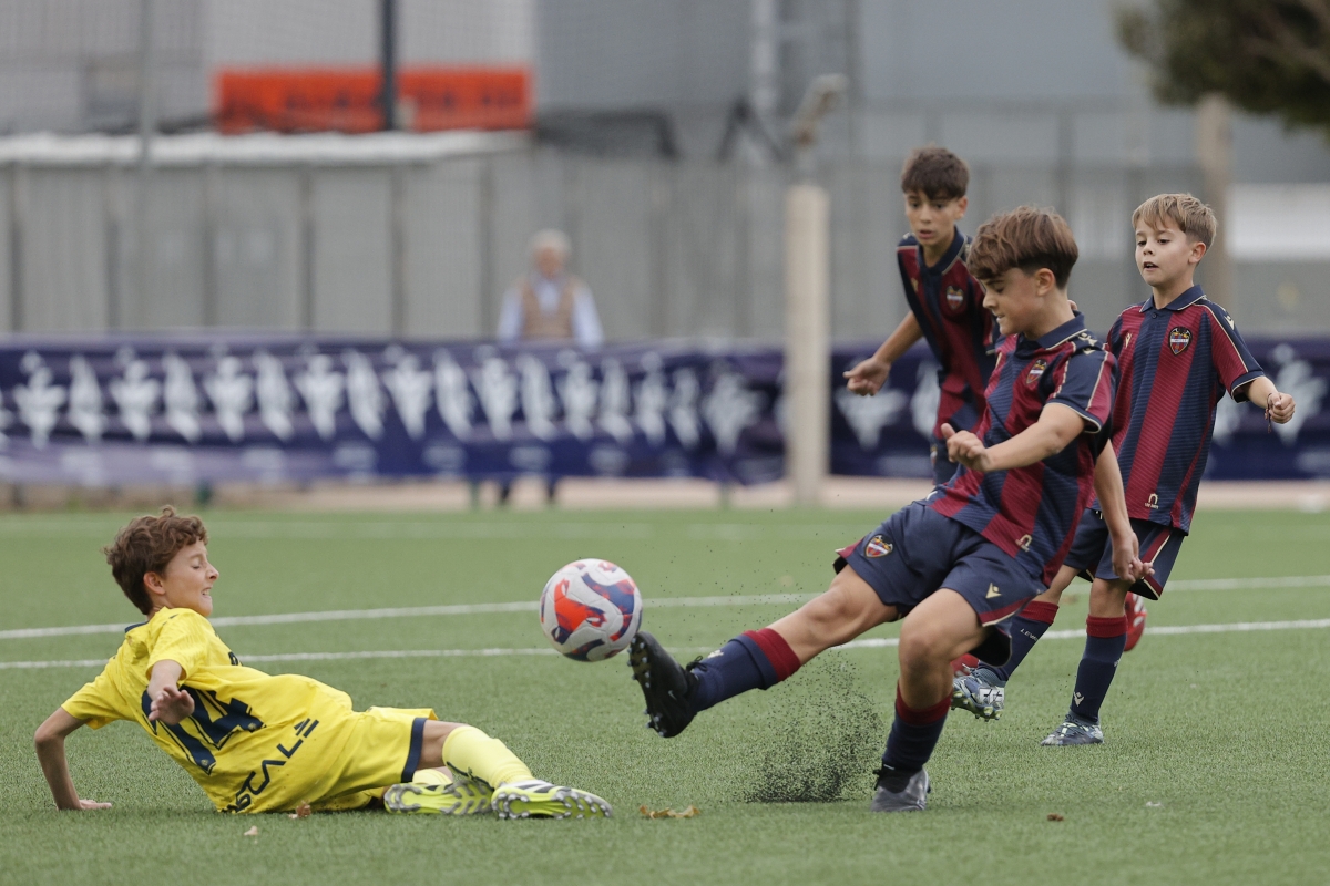 El torneo 'Tornem!' culmina el regreso del fútbol a la zona cero de la dana un año después