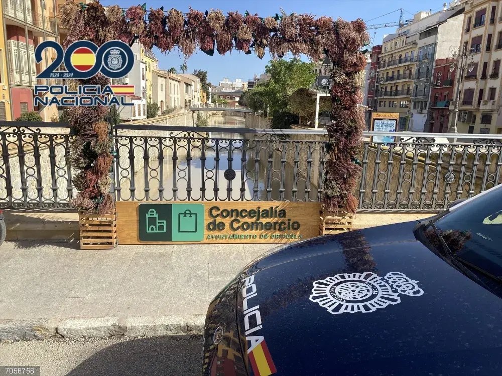 Detenida en Orihuela por sustraer ropa de la tienda en la que trabajaba para venderla por internet