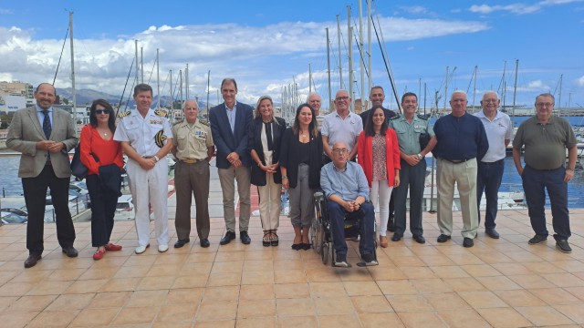 Bautismo de mar o exposiciones navales: Cocemfe y el Real Club Náutico reclaman 'un mar para todos'