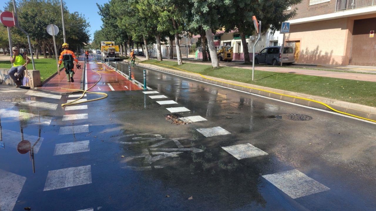 Más de mil efectivos, 336 actuaciones y mil toneladas de biomasa retiradas del Mar Menor, tras el paso de 'Alice'