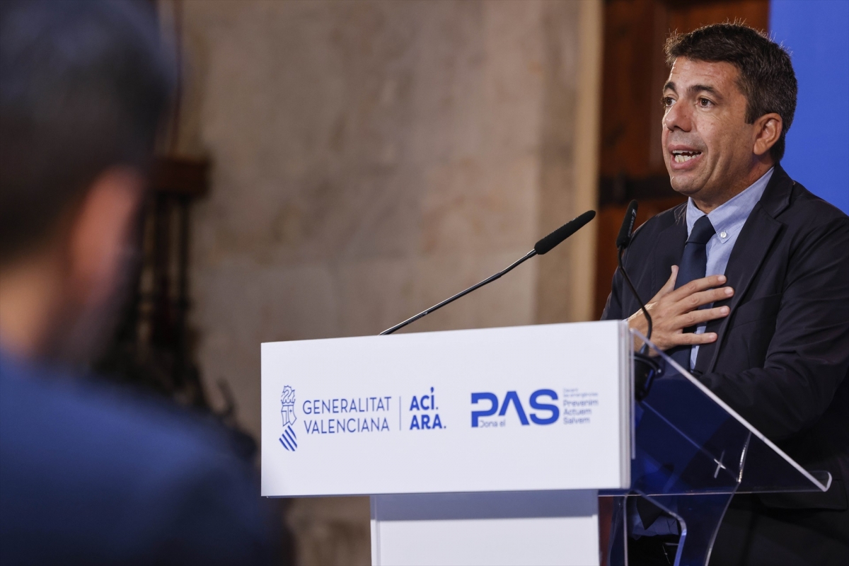 Mazón consulta si recoge la cesta de Navidad