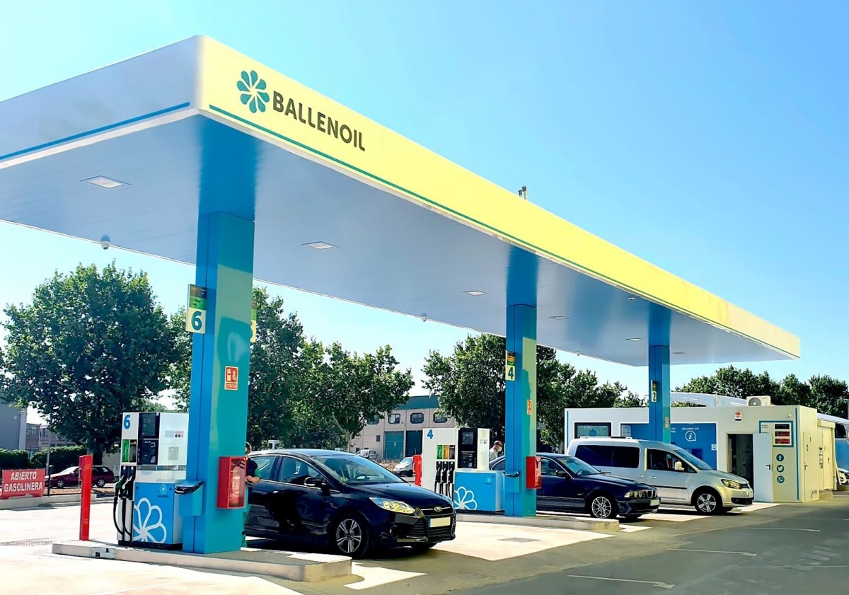 Ballenoil toma el liderato en las 'lowcost' con 350 estaciones y apunta a las 380 a final de año