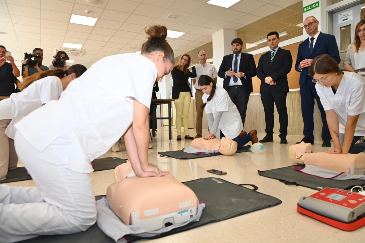 López Miras anuncia que el nuevo decreto de FP adaptará la enseñanza a las necesidades del tejido empresarial