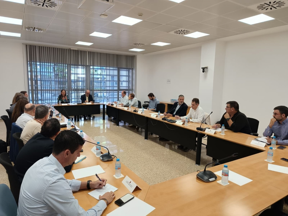 La Comunidad explora con los sectores agrícola y ganadero las posibilidades para reducir los trámites administrativos