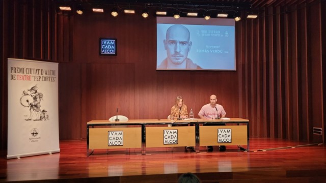 Tomàs Verdú gana el LI Premi Ciutat d’Alcoi de Teatre Pep Cortés 2025 con la obra Les Carcasses
