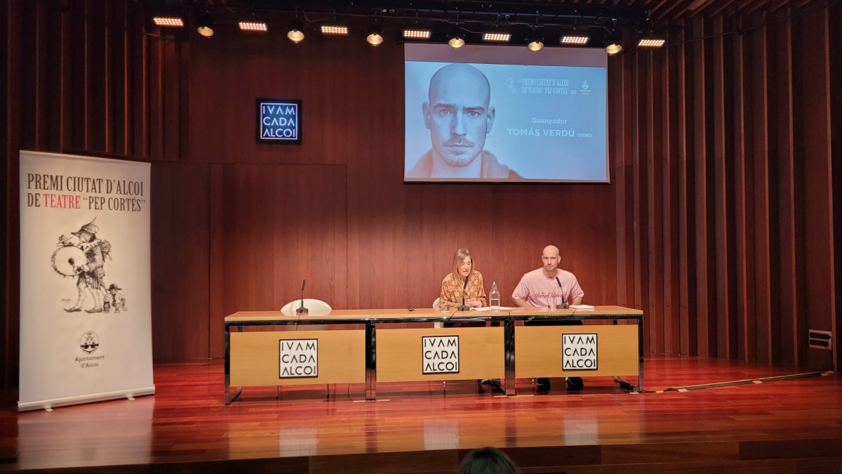 Tomàs Verdú gana el LI Premi Ciutat d’Alcoi de Teatre Pep Cortés 2025 con la obra Les Carcasses