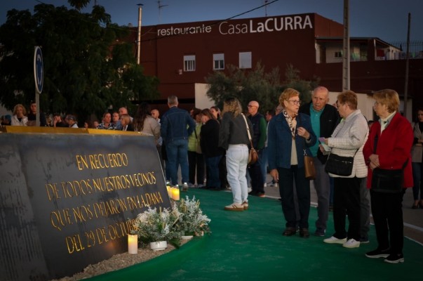 Torrent recuerda a los fallecidos en la Dana con un emotivo acto en el monumento del Mas del Jutge
