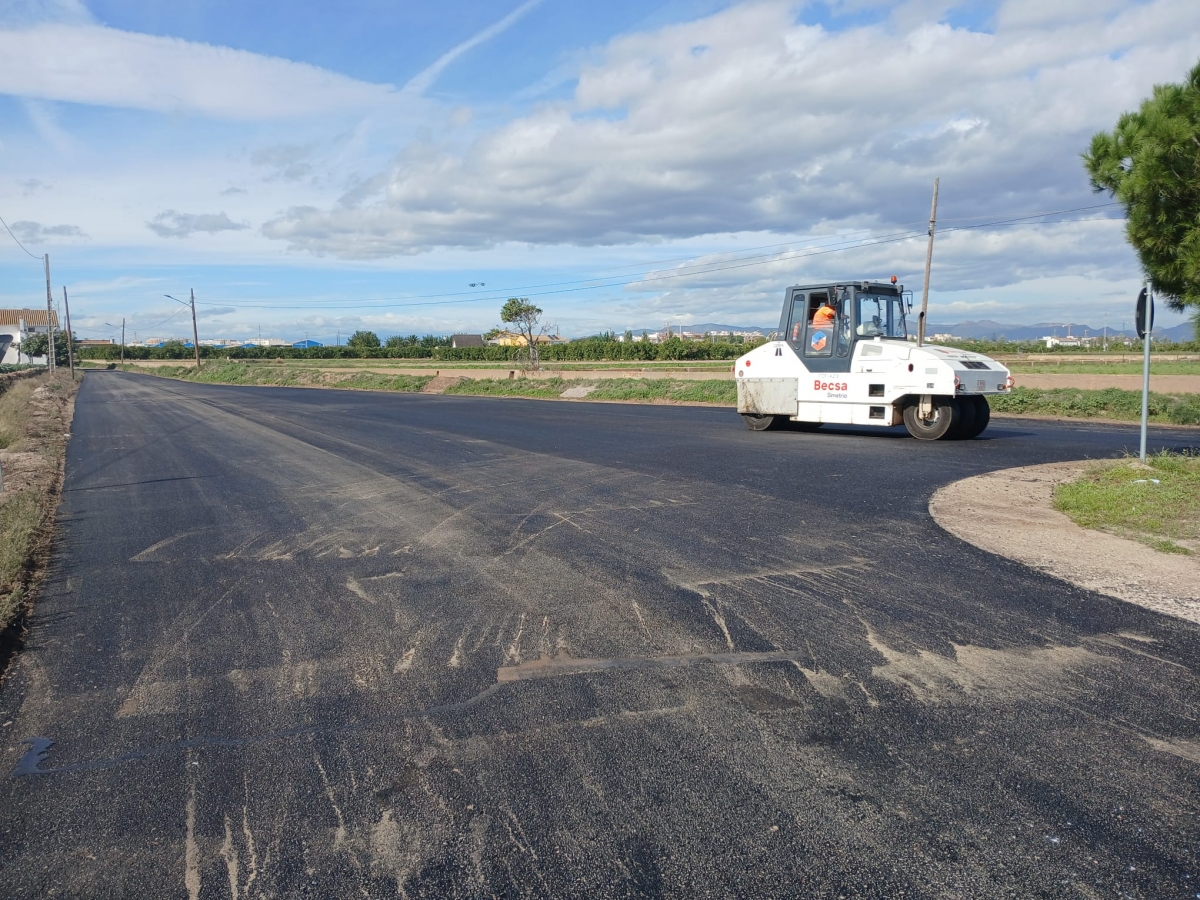 Foios finaliza el asfaltado del Camí de la Mar en el entorno del Xarco