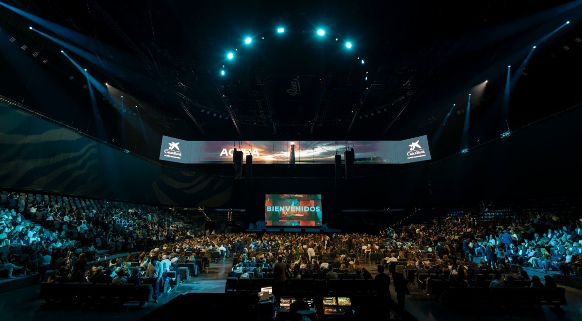 CaixaBank reúne a 1.400 personas en el Roig Arena para reconocer el compromiso social en la Comunitat y la Región de Murcia