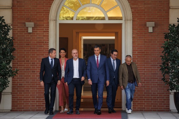 Sánchez ensalza los pactos sociales de su mandato en la firma del último acuerdo de pensiones